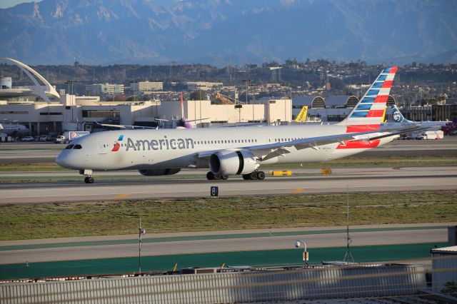Boeing 787-9 Dreamliner (N833AA)