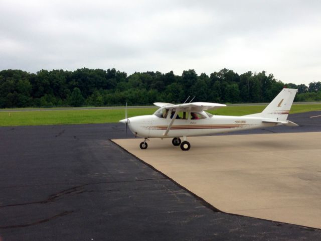 Cessna Skyhawk (N105RD)