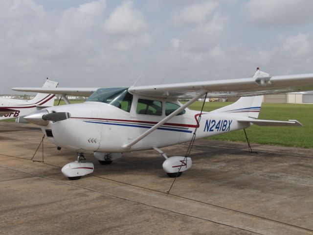 Cessna Skyhawk (N2418X)