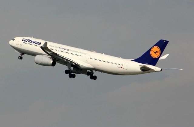 Airbus A330-300 (D-AIKB)