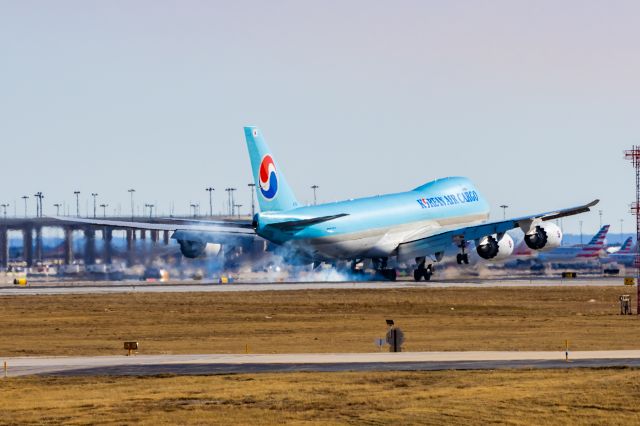 BOEING 747-8 (HL7624) - Korean Air Cargo 747-8 landing at DFW on 12/25/22. Taken with a Canon R7 and Tamron 70-200 G2 lens.