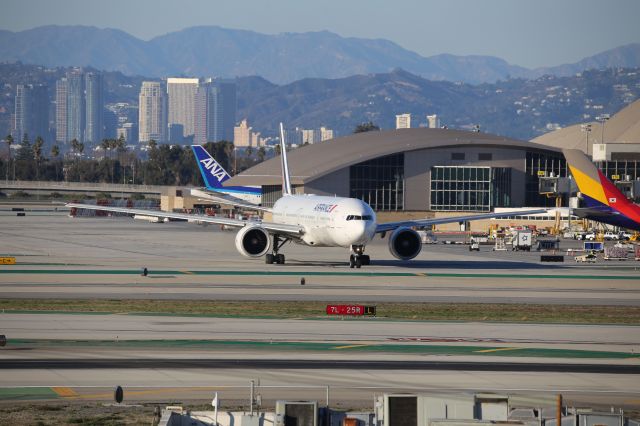 BOEING 777-300ER (F-GSQK)