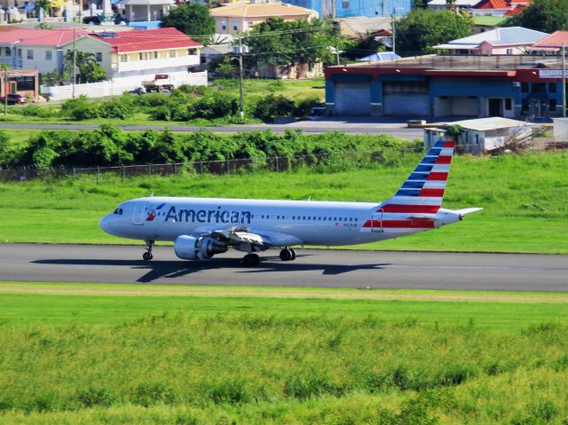 Airbus A320 (N121UW)