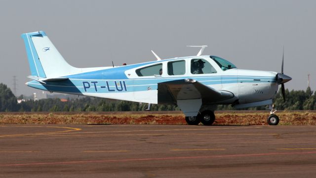 Beechcraft Bonanza (33) (PT-LUI)