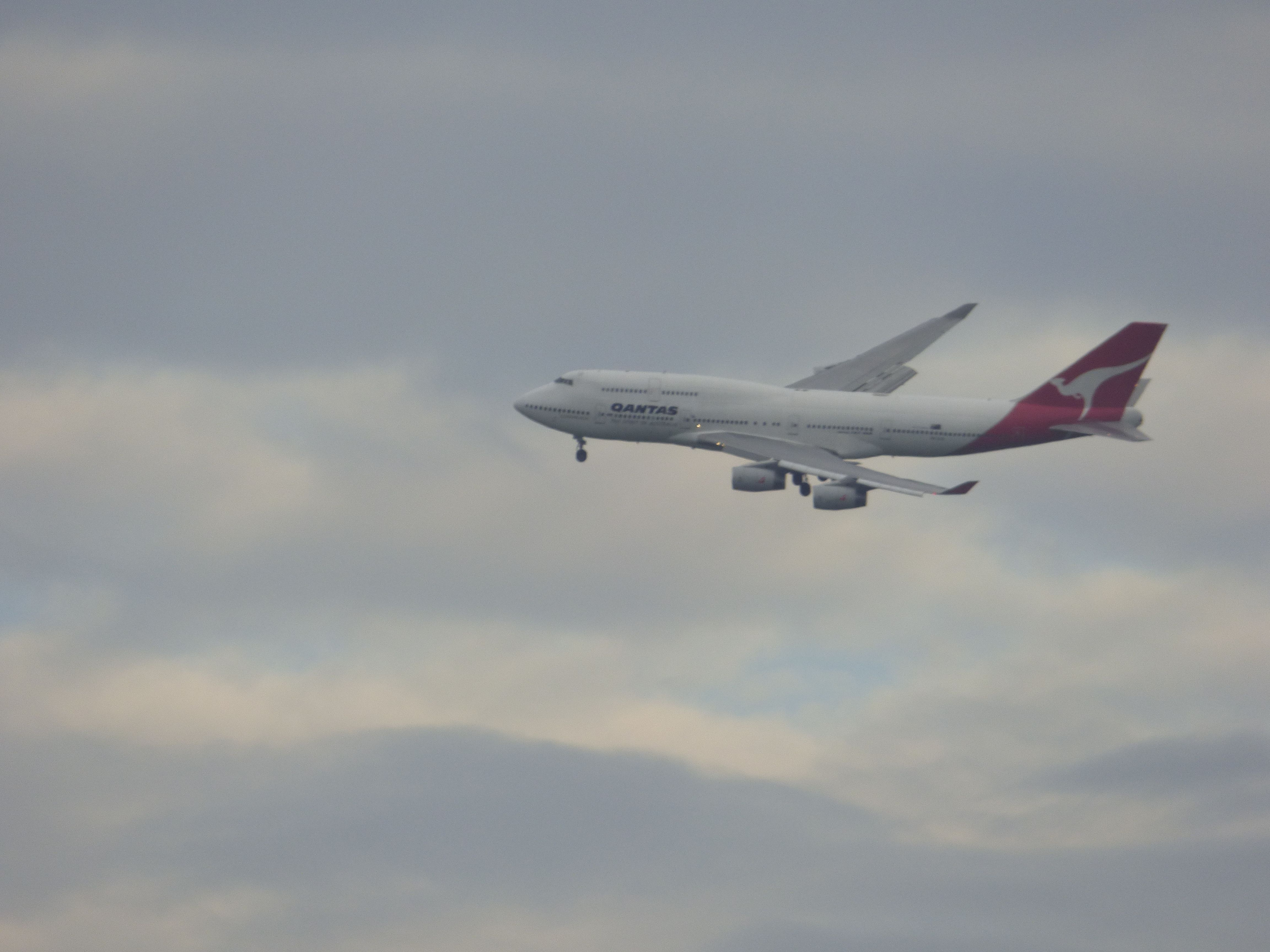 Boeing 747-400 (VH-OJA) - VH-OJA on her last flight from YSSY - YWOL.It will be here as part of HARS museum.