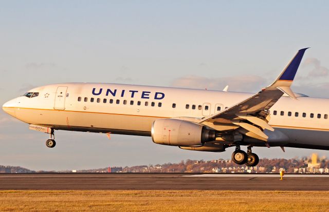 Boeing 737-800 (N37277) - Welcome to Boston 