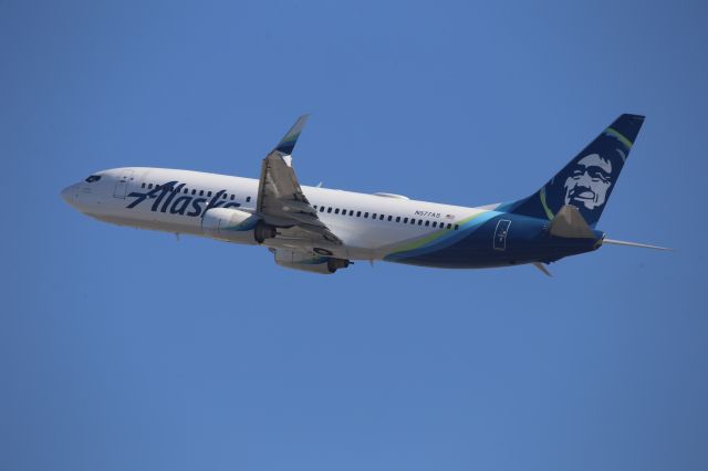 Boeing 737-800 (N577AS)