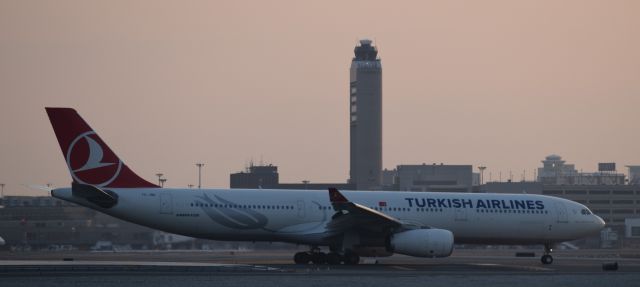 Airbus A330-300 (TC-JNR)