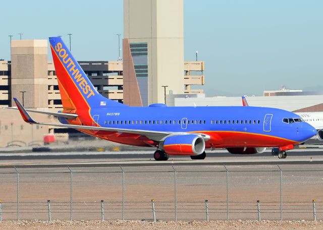 Boeing 737-700 (N437WN)