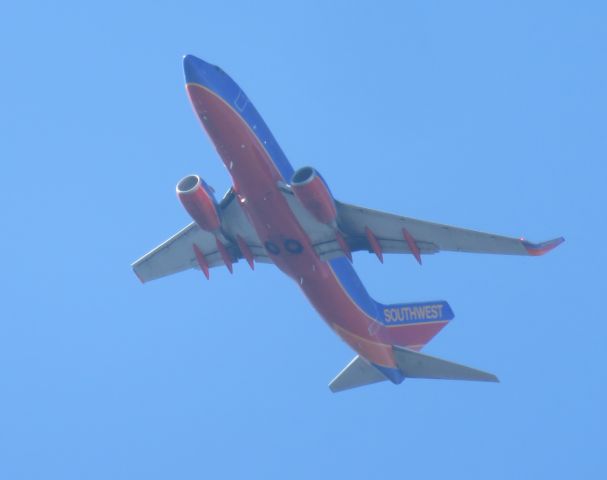 Boeing 737-700 — - Spotting at Teterboro, and saw many EWR arrivals. This of all really appealed to me!