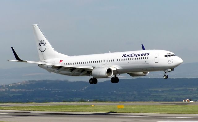 Boeing 737-800 (TC-SUZ) - Turkish Carrier Sunexpress 737 is landing.