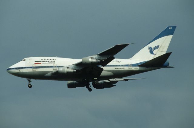 BOEING 747SP (EP-IAC) - Final Approach to Narita Intl Airport Rwy34L on 1996/11/04