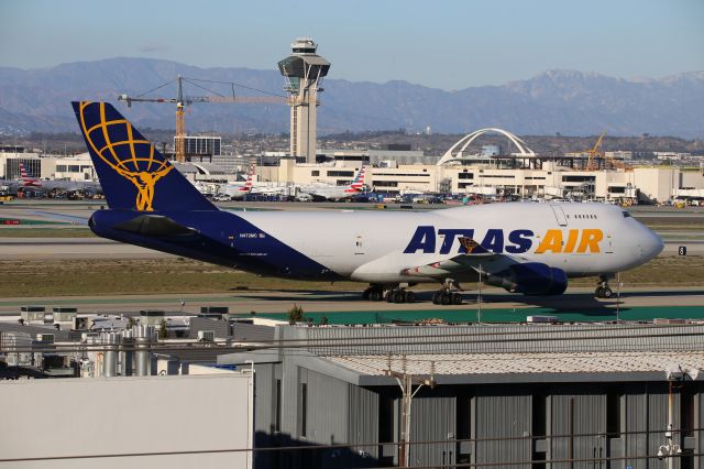 Boeing 747-400 (N472MC)