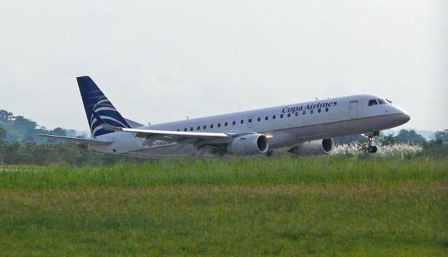 Embraer ERJ-190 (HP-1566CMP) - Rwy 21R