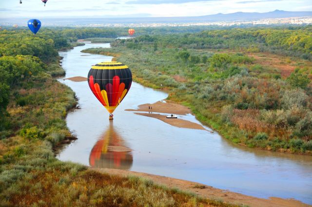 Unknown/Generic Balloon (N3218L) - 2014 Albuquerque International Hot Air balloon fiesta. Splash and dash into the Rio Grande. 