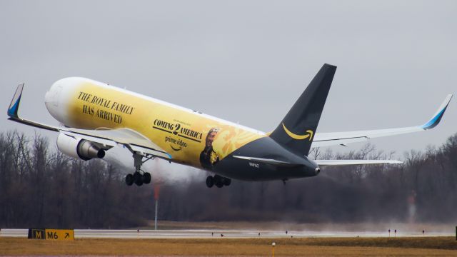 BOEING 767-300 (N491AZ) - runway 27