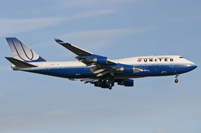 Boeing 747-400 (N107UA)