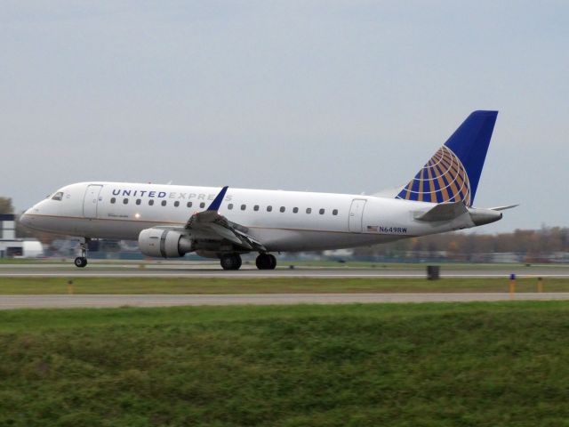 Embraer 170/175 (N649RW)