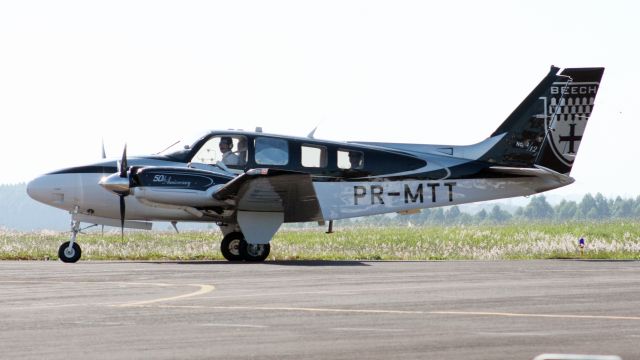 Beechcraft Baron (58) (PR-MTT)