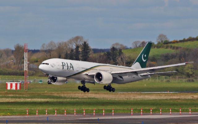 Boeing 777-200 (AP-BGY) - pia b777-2 ap-bgy diverting to shannon while routing manchester to new york 23/4/16.