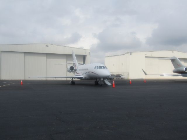 Dassault Falcon 2000 (N926RC) - N926RC at Atlantic Aviation Farmingdale after a repositioning flight from Teterboro Airport (TEB)