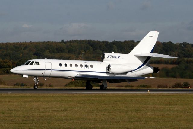 Dassault Falcon 50 (N719DW) - Arriving from CYQX on 23-Oct-09.