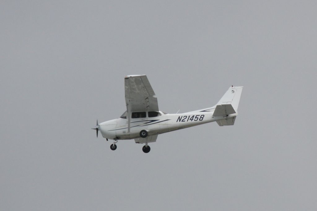 Cessna Skyhawk (N21458)