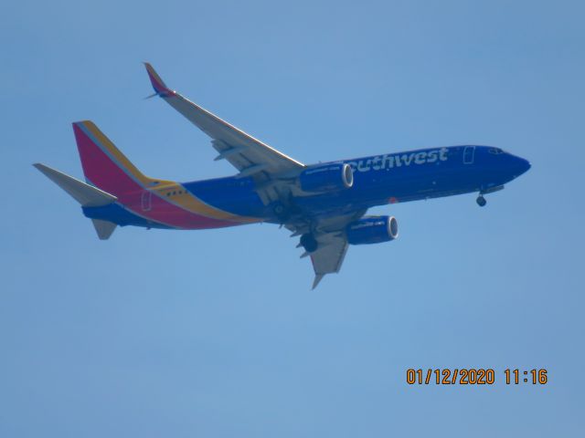 Boeing 737-800 (N8566Z)