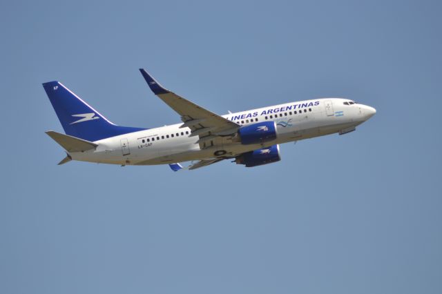 Boeing 737-700 (LV-CAP)