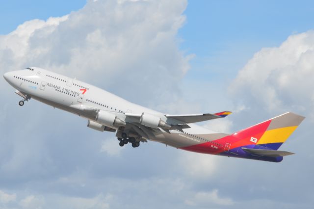 — — - Asiana Airlines 747 takes off at LAX