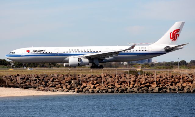 Airbus A330-300 (B-8689) - Arriving on Rwy 34L
