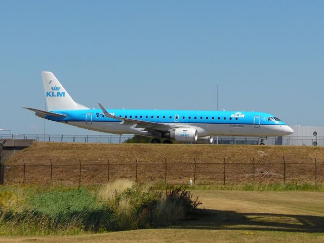 Embraer ERJ-190 (PH-EXB)