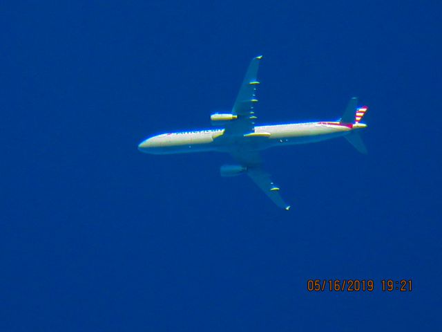 Airbus A321 (N576UW)