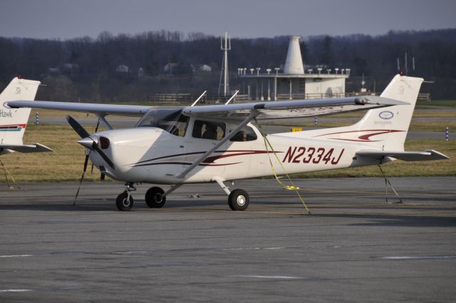 Cessna Skyhawk (N2334J) - Seen at KFDK on 3/22/2009.