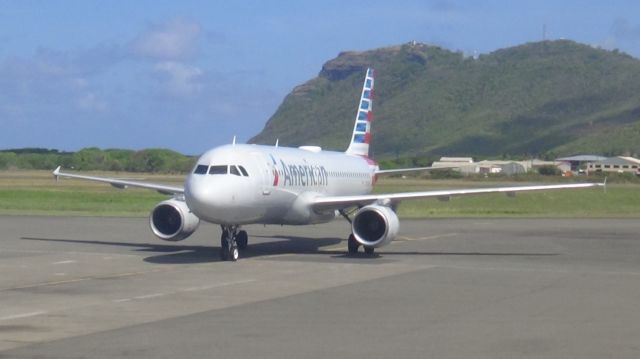 Airbus A320 (N123UW)