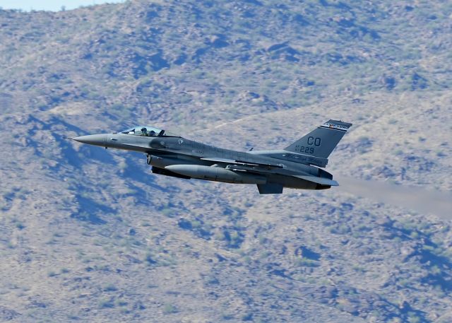 Lockheed F-16 Fighting Falcon —