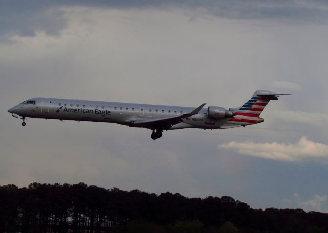 Canadair Regional Jet CRJ-900 (N563NN)