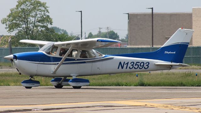 Cessna Skyhawk (N13593) - Seen on 26 May 2018.