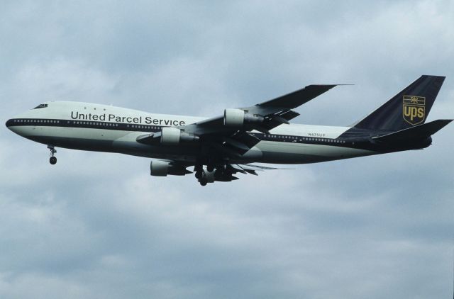 Boeing 747-200 (N675UP) - Final Approach to Narita Intl Airport Rwy34L on 1997/10/26