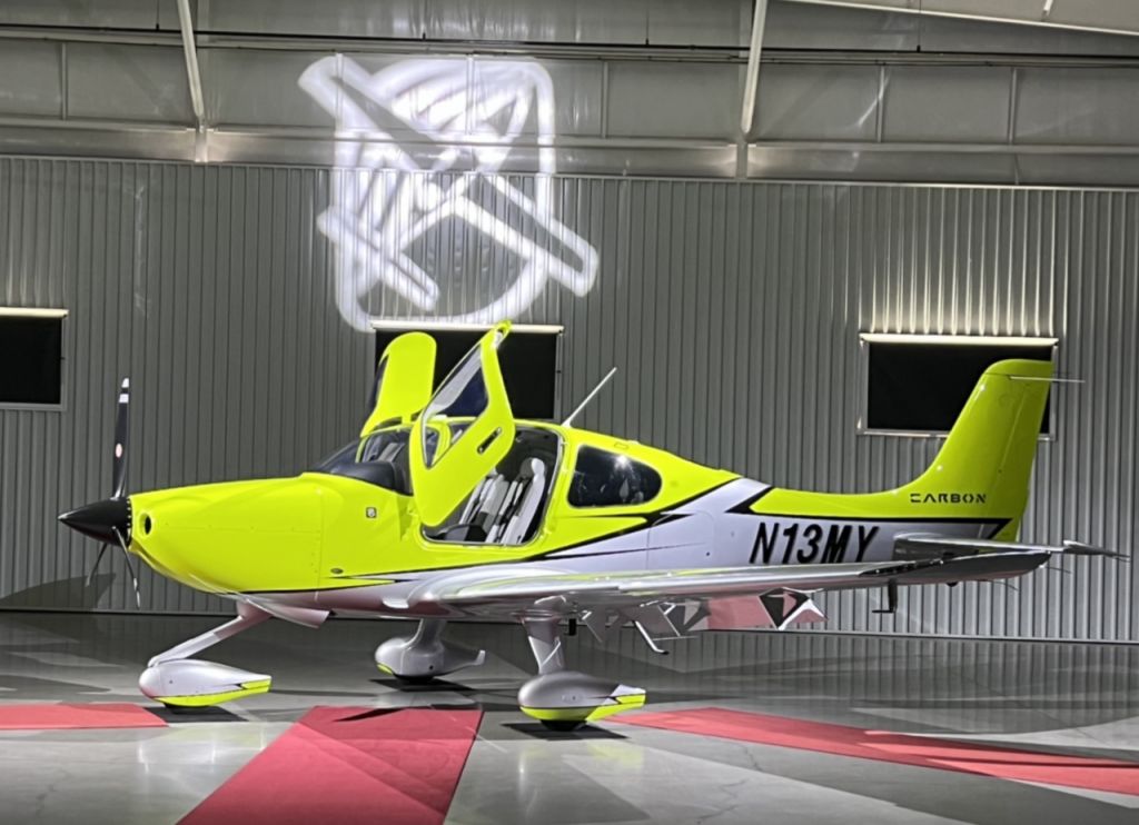 Cirrus SR-20 (N13MY)