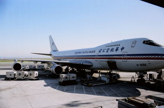 Boeing 747-200 (B-1888) - KSFO - China Airlines 747-200(22447/556) at the old International Dock at SFO late 1980s,