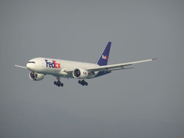 BOEING 777-200LR (N851FD)