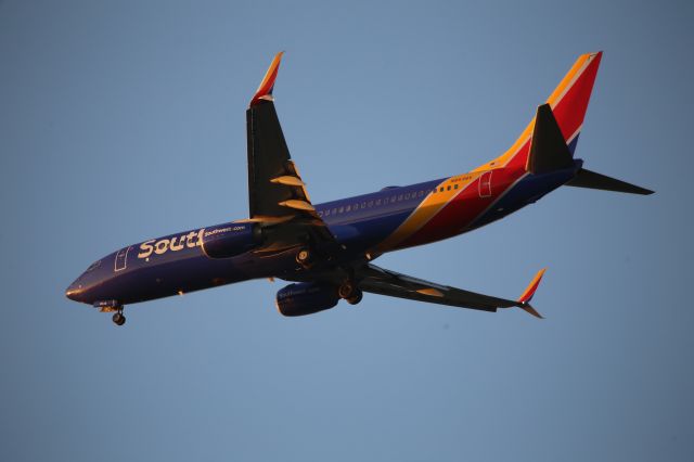 Boeing 737-800 (N8538V)