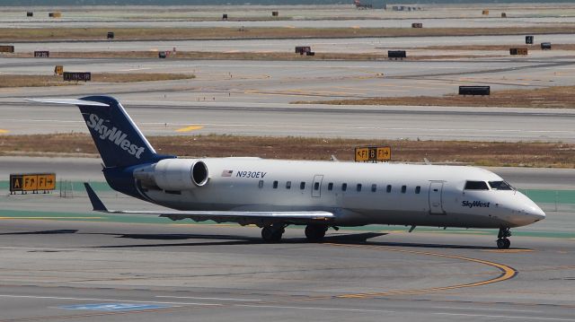 Canadair Regional Jet CRJ-200 (N930EV)