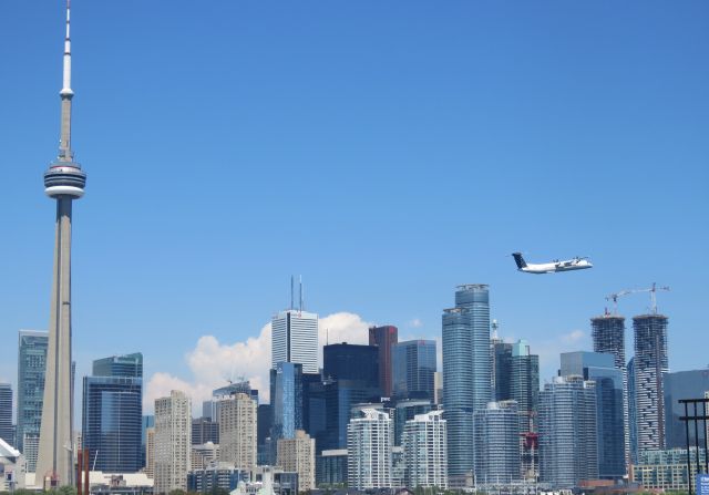 de Havilland Dash 8-400 (C-GLQX)