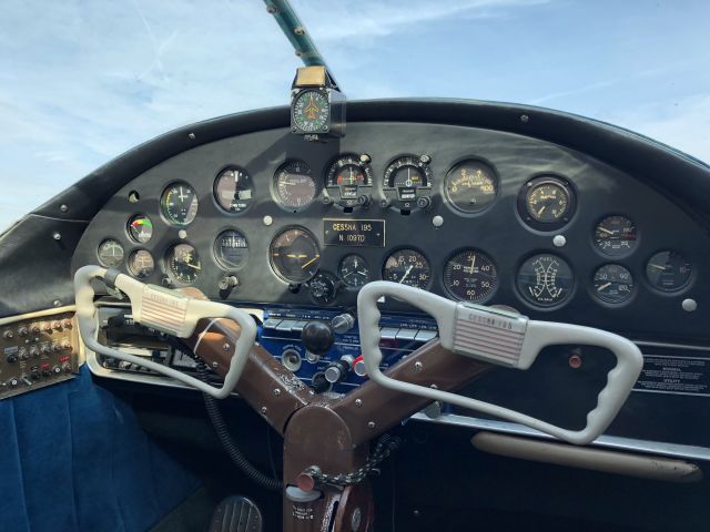 Cessna LC-126 (N1097D) - The flight deck of N1097D, this is an incredible Cessna 195, photo taken Dec 23rd, 2017 at Hollister, CA (KCVH).