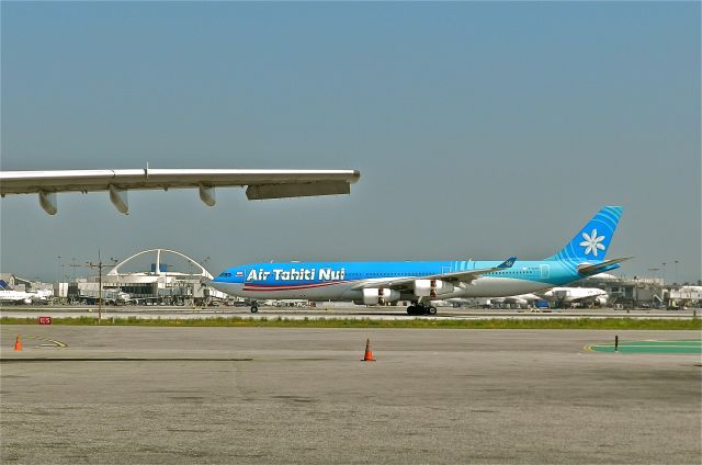 Airbus A340-300 (F-OJTN)