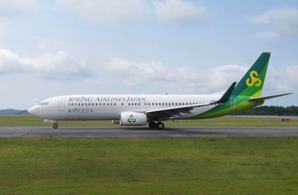 Boeing 737-800 (JA02GR) - Spring Airlines Japan taxiing to runway 28 for its scheduled flight to Tokyo Narita.