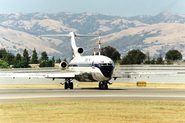 BOEING 727-200 (N2809W) - KSJC- Salt Lake City bound 727 idles out to 30 L - Aug 1999 view.