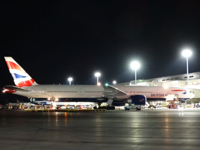BOEING 777-300 (G-STFB)